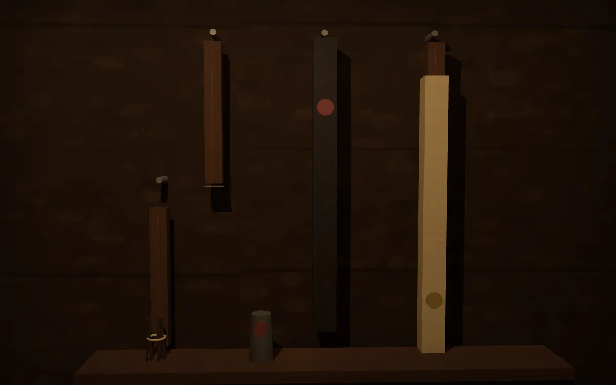 Trois baguettes de taille pendues à un mur, entaillées à mi-hauteur : la première sciée en deux morceaux écartés, la deuxième couverte d'un fourreau de cuir sombre, la troisième d'un fourreau de toile claire.