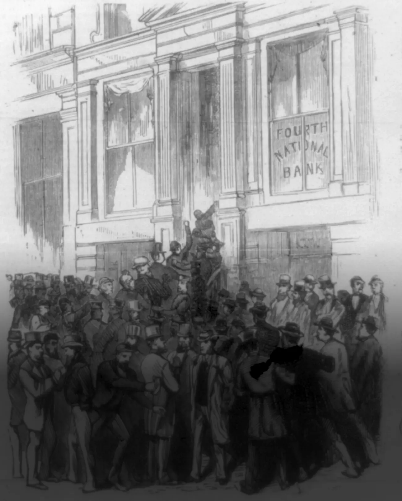 Gravure : une foule d'hommes en chapeau se presse devant la porte de la Fourth National Bank, à New York ; quelques-uns se hissent jusqu'à l'entrée par-dessus les autres.