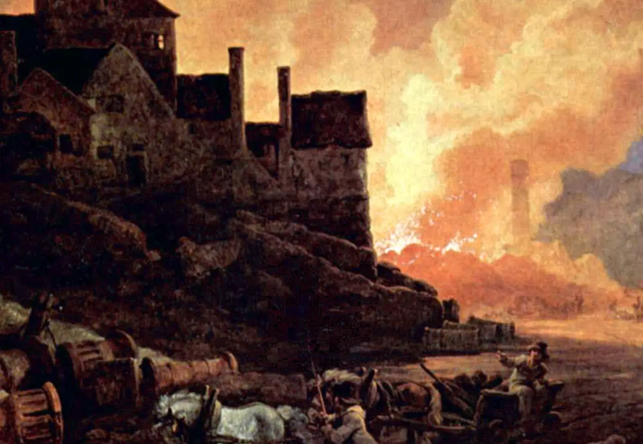 Coalbrookdale de nuit : au fond, les hauts fourneaux embrasent le ciel de flammes et de fumée au-dessus des cheminées des forges ; au premier plan, des cylindres de fonte gisent sur le sol, un homme marche sur la route et un attelage tire une charrette.
